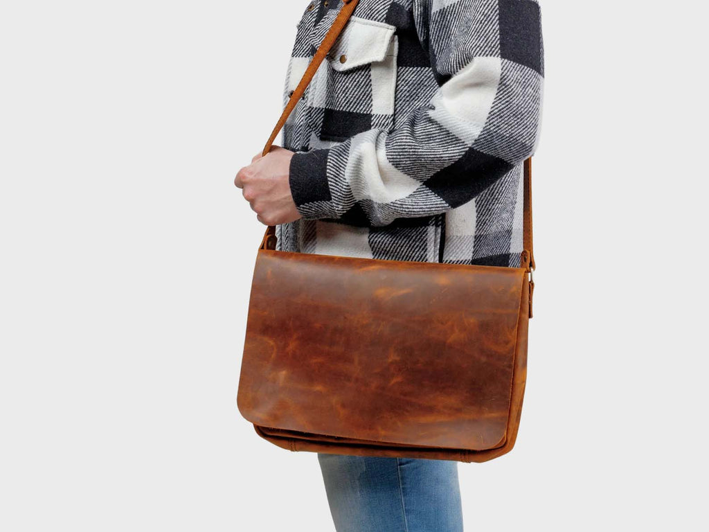 Classic Heritage Leather Messenger Bag