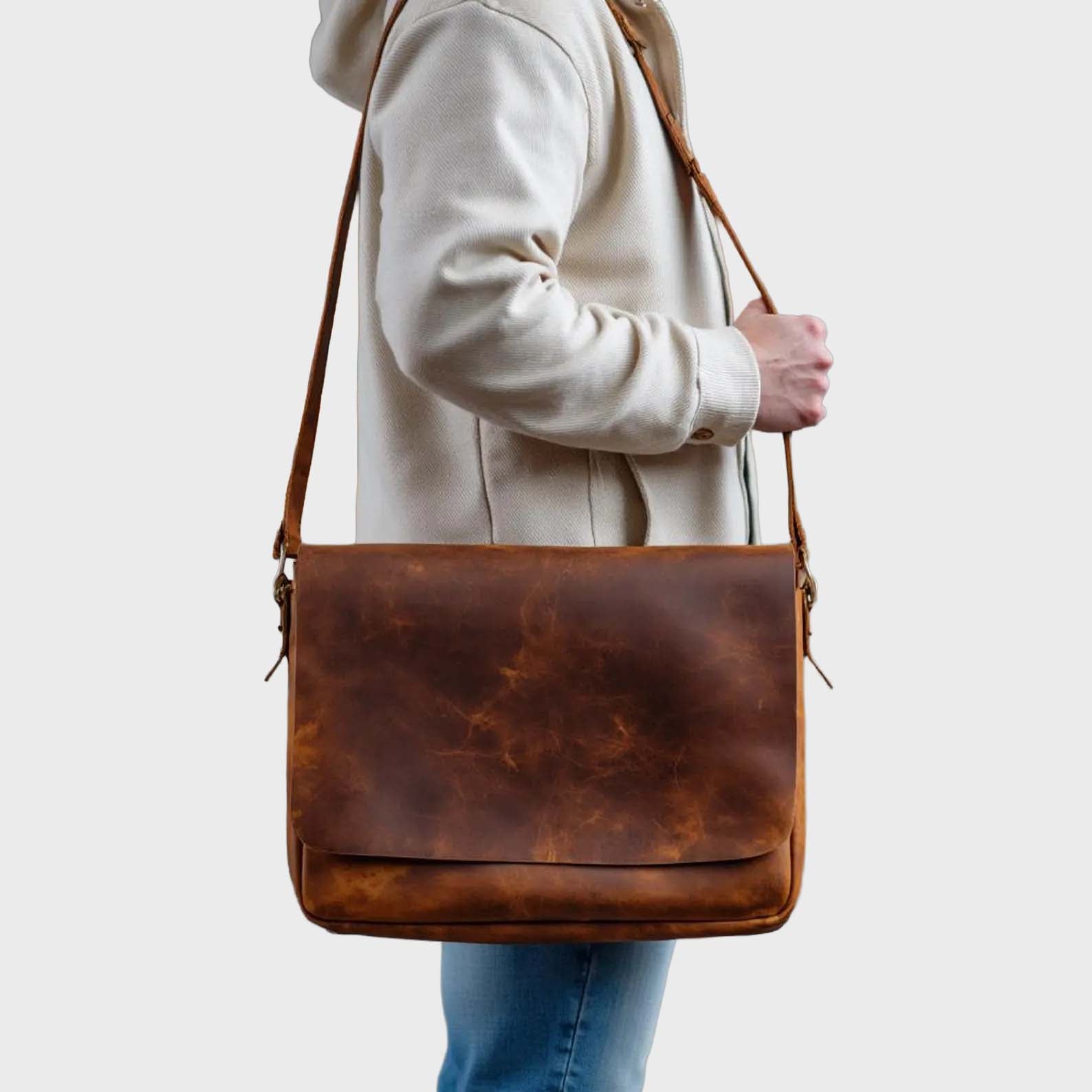 Classic Heritage Leather Messenger Bag